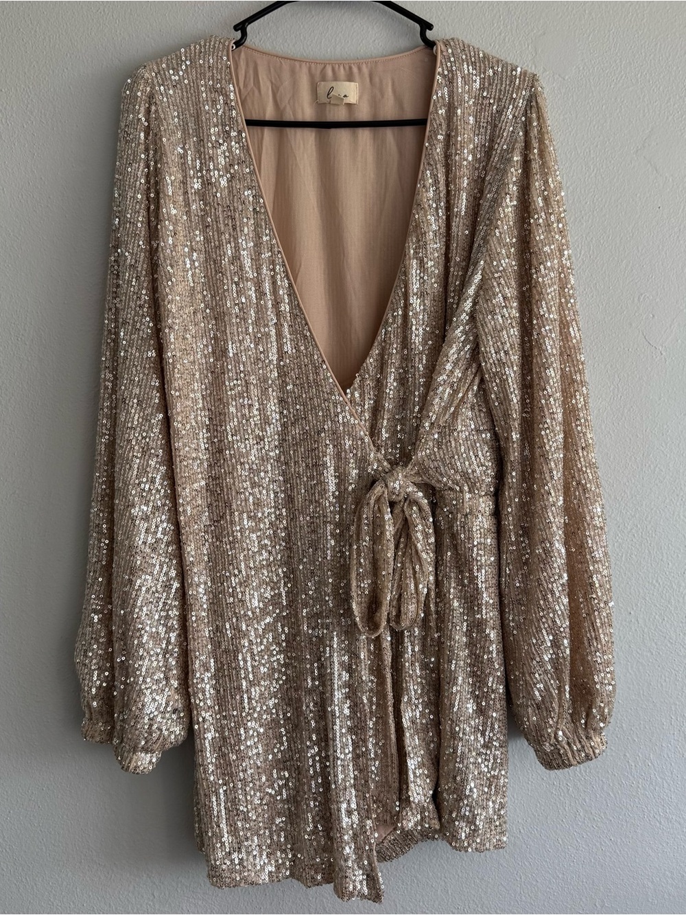 NWOT Lena Long Sleeve Sequin Wrap Romper in Champagne - Size Large